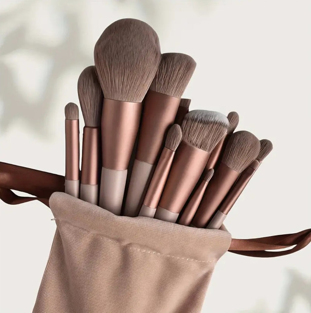 Set of 13 Professional Makeup Brushes for Beauty, Including Soft Fur Eye Shadow, Foundation, And Blush Brushes